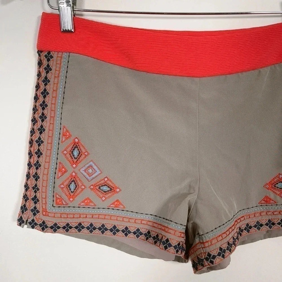 THML | EMBROIDERED  SHORT - Picture 4 of 8